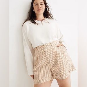 Madewell Linen Pleated Shorts in Gingham check.